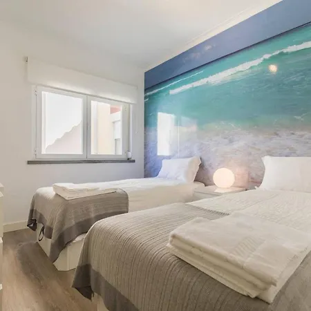 Cozy Seaview Apartment