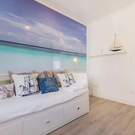 Cozy Seaview Apartment