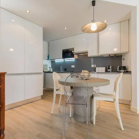 Cozy Seaview Apartment *