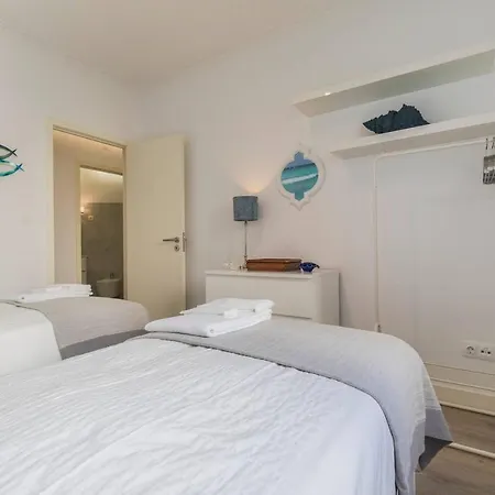Cozy Seaview Apartment